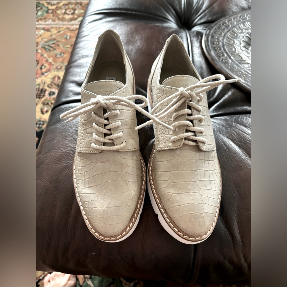 Steve Madden Croc Embossed Tan Platform Wedge Oxford Style shoes size 8